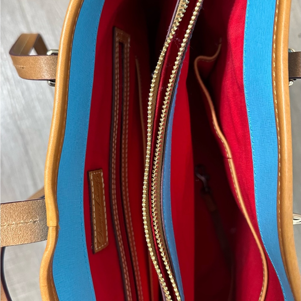 Beautiful baby blue BRAND NEW NEVER USED Dooney & Bourke long strap purse! - Picture 6 of 9